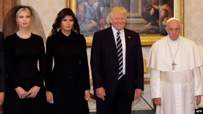 Ivanka, Melanija i Donald Tramp sa papom Franjom