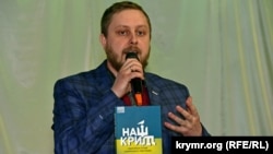 Максим Майоров на презентації книги, 4 квітня 2017 року