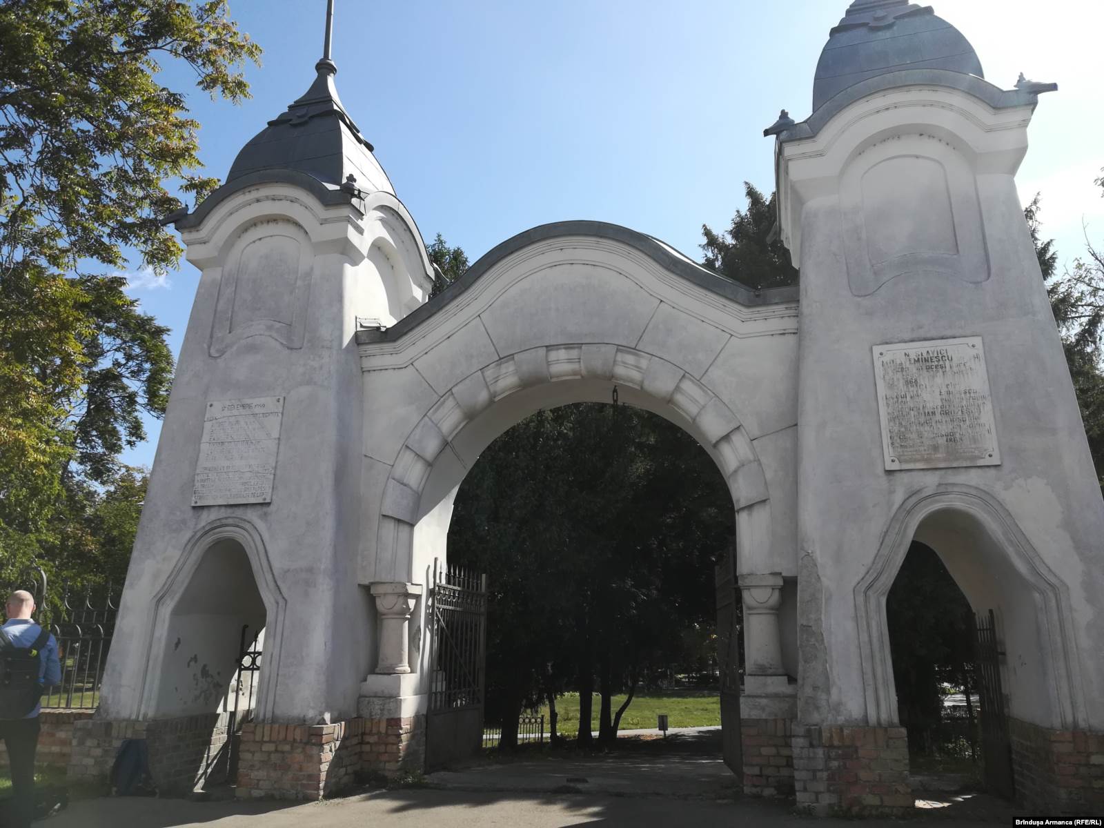  Poarta parcului Regina Maria