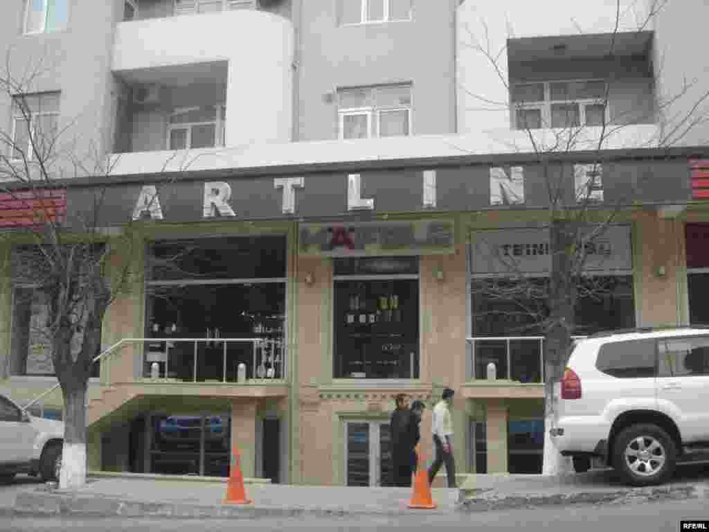 Bakıda əcnəbi dillərdə reklamlar #2