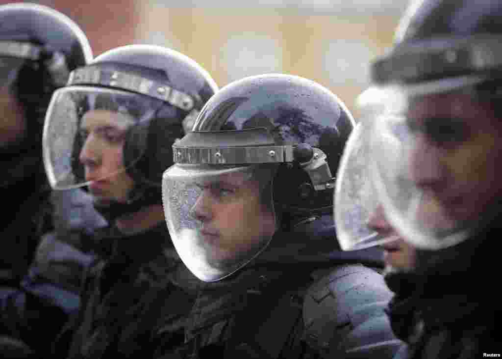 Сам політик Навальний і керівник його передвиборчого штабу перебувають під адміністративним арештом на 20 діб. Їх звинувачують у закликах до участі у неузгоджених мітингах