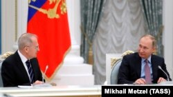 Председатель Конституционного суда России Валерий Зорькин и президент России Владимир Путин
