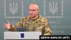 «Протягом двох тижнів головнокомандувач Збройних сил України генерал-полковник Руслан Хомчак перебуває на самоізоляції. На сьогодні стан його здоров’я задовільний»