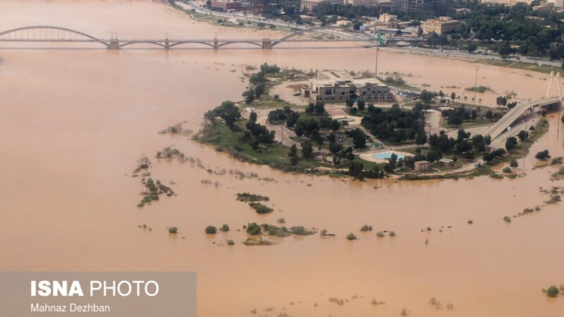 Најмалку 45 мртви во поплави во Иран  
