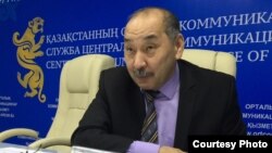 Гайса Капаков, глава Западно-Казахстанской областной избирательной комиссии, во время брифинга в филиале службы центральных коммуникаций. Уральск, 22 февраля 2016 года.