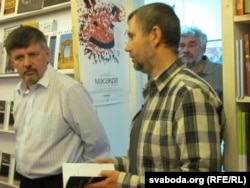 Ян Максімюк і Ігар Бабкоў (ззаду – Уладзімер Арлоў), «логвінаЎ», 6 верасьня 2011