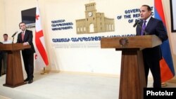 Armenia - Prime Minister Hovik Abrahamian (R) and his Georgian counterpart Irakli Gharibashvili address reporters after talks in Yerevan, 21Aug2014