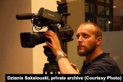 Дзяніс Сакалоўскі за камэрай, фота з прыватнага архіву