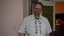 Вишиванка, яку Джею подарувала українська біженка на знак подяки за допомогу