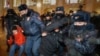 Полиция задерживает сторонников Навального, Санкт-Петербург, 18 января 2021 года 