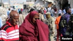 Somali woman mourns at the scene of an explosion in Mogadishu