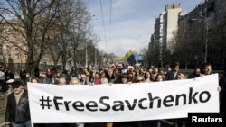  “Севченкого эркиндик” деген ураан менен уюштурулган митингге алгач 500дөй адам чогулуп, түштөн кийин дагы жүздөгөн кишилер кошулганы кабарланууда. 