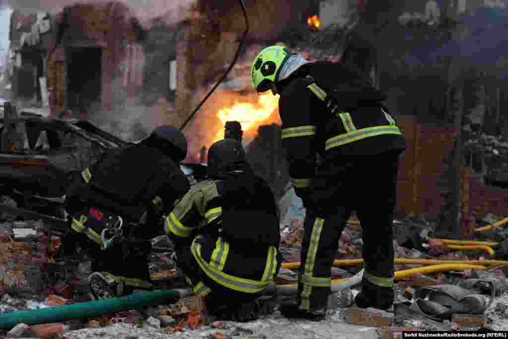 За повідомленням ДСНС, у Софіївській Борщагівці попередньо немає загиблих, однак остаточні дані будуть після завершення робіт із розбору завалів