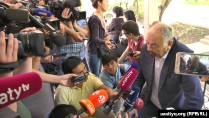 Гламурлық аққұбалар порно видео Колготкидегі жетілген әйел фотосуреті