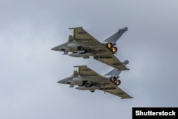 Dy aeroplanë luftarakë Rafale të ushtrisë franceze.