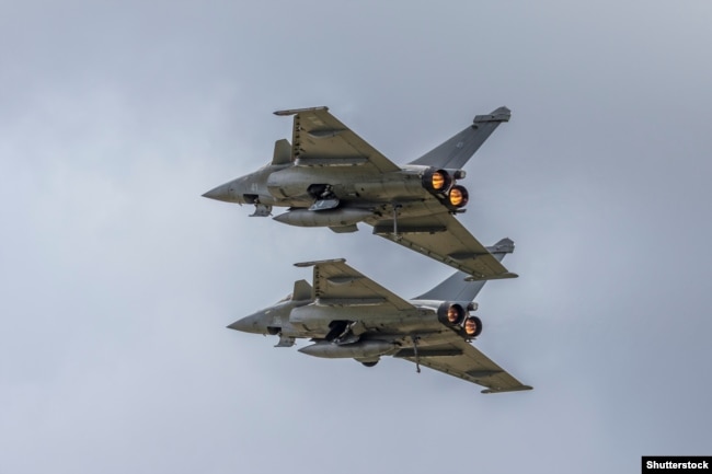 Dy aeroplanë luftarakë Rafale të ushtrisë franceze.