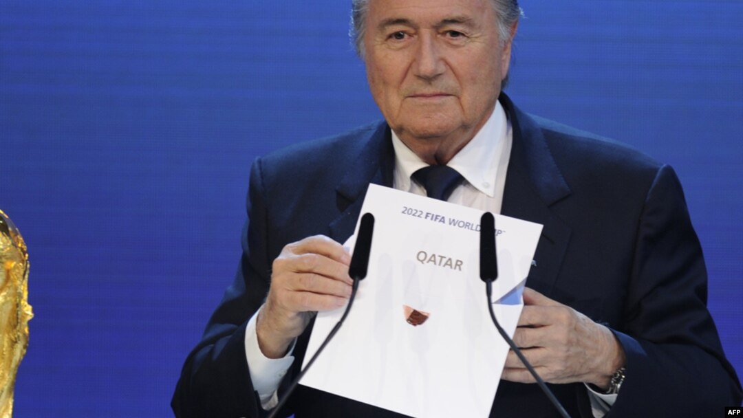 İsveçrə, FİFA-nın prezidenti Sepp Blatter səsvermədə Qatarın qalib olduğunu elan edir. 2 dekabr 2010-cu il. 