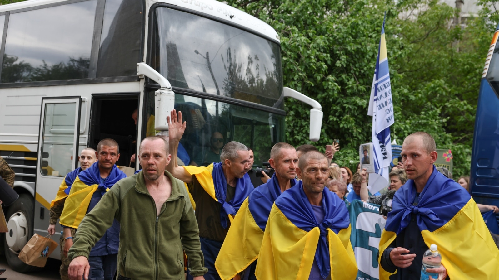 307 українців повернулися додому з полону під час другого етапу обміну у форматі «1000 на 1000»