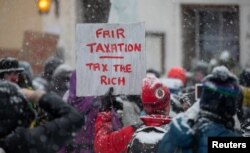 Activiști de mediu au protestat înainte începerii Forumului Economic de la Davos.