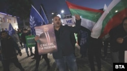 "Да подкрепим Деян Пелевски". Как Пеевски свика митинги и не отиде на тях