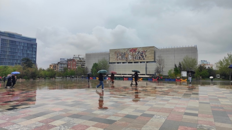 Alarmi amerikan për sigurinë nxit masa të reja dhe përplasje politike në Shqipëri