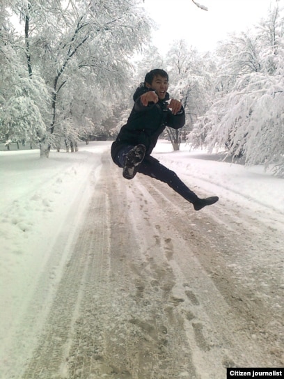 Дәретханадағы тесік арқылы порно