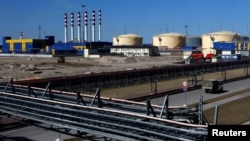 Vedere generală asupra terminalului petrolier rusesc Ust-Luga - imagine de arhivă.