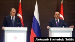 Министрите за надворешни работи на Русија и на Турција,Мевлут Чавушоглу и Сергеј Лавров во Анталија.