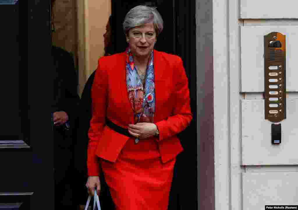 ترزا می در مقر حزب محافظه کار