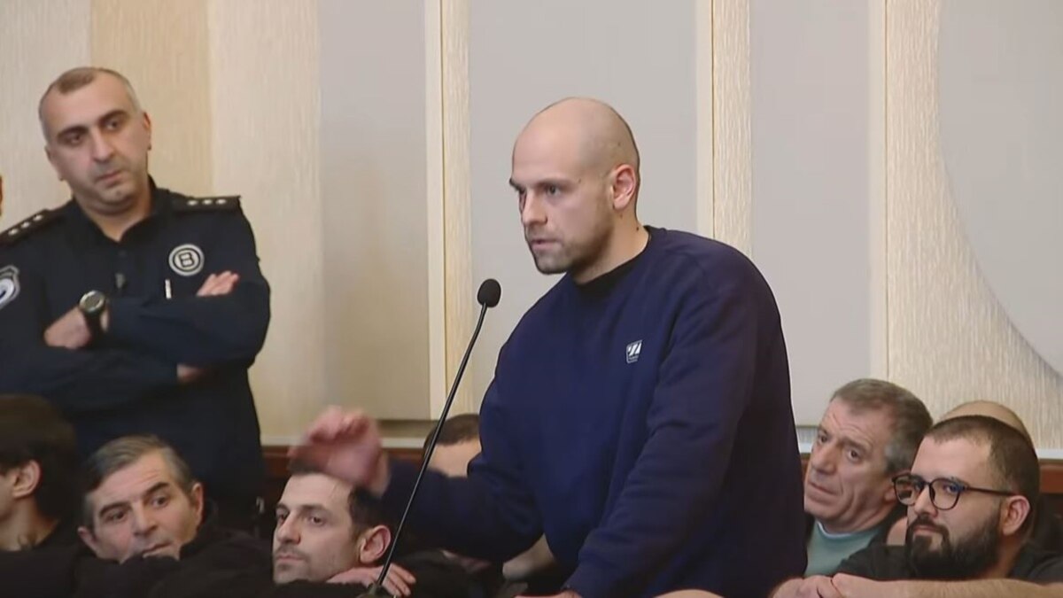 "შემომხედეთ... ვერ ვიგებ, თქვენი ბრალდების მიხედვით რას მედავებით" - მსახიობი ანდრო ჭიჭინაძე პროკურორს
