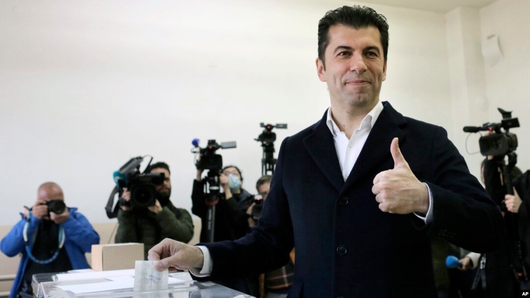 Exit pollurile aratau duminică seară că blocul politic al pro-europeanului Kiril Petkov a obținut 26,9% din voturile exprimate duminică, 2 aprilie. 