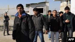 A group of Afghans leaves the airport following their deportation from France to Kabul. (file photo)