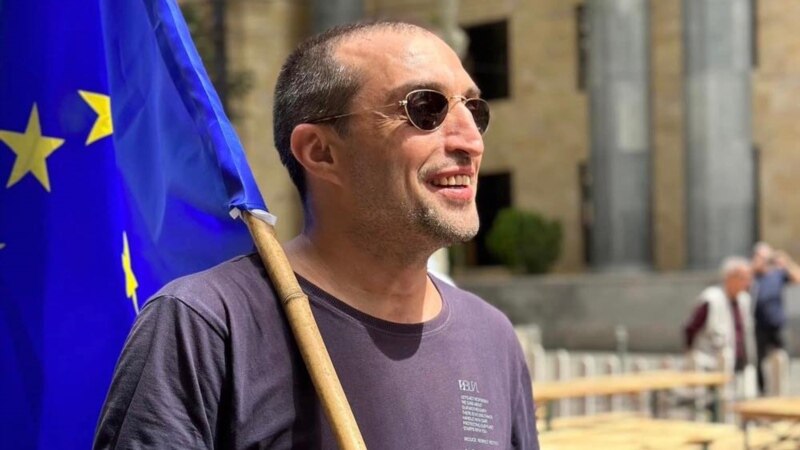 ადვოკატი ითხოვს გიორგი ახობაძეს დედის დაკრძალვაზე დასწრების უფლება მისცენ