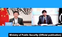 Китайський міністр громадської безпеки Чжао Кечжі проводить онлайн-зустріч з Моїдом Юсуфом, радником з національної безпеки прем’єр-міністра Пакистану, щодо загроз в країні, 24 серпня 2021 року