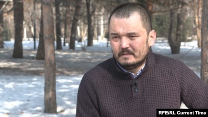 Екі жасөспірім онлайн жыныстық қатынасқа түсуді үйренеді