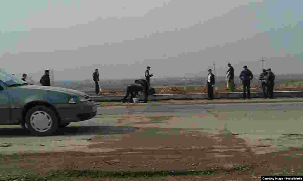 Uzbekistan - Andijan state university students are cleaning roads in Andijan for arrrival of president Islam Karimov