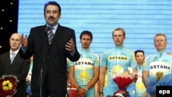 Для представляющей Казахстан команды "Астана" нынешняя "Джиро д'Италия" - не первая профессиональная гонка. А российская "Тинькофф Кредит Системс" впервые получила подобное приглашение