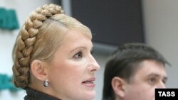 Із архіву: Юлія Тимошенко і В’ячеслав Кириленко оголошують про створення демократичної коаліції 17 жовтня 2007 року