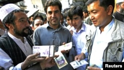 جریان تبادله پول افغانی با اسعار خارجی در سرای شهزاده کابل