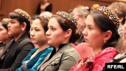 Turkmen students listening to a lecture in Ashgabat