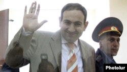 Nikol Pashinian in court in Yerevan in late October