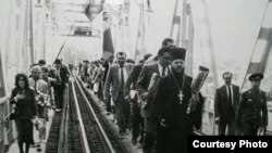 „Podul de flori” peste Prut, Ungheni, 6 mai 1990.