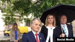 Мостафа Җәмилев Прагада, 2015 елның 20 мае (Ирина Геращенко рәсеме)