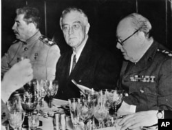 Зліва направо: Сталін, Рузвельт і Черчилль. Ялтинська конференція. Крим, 11 лютого 1945 року