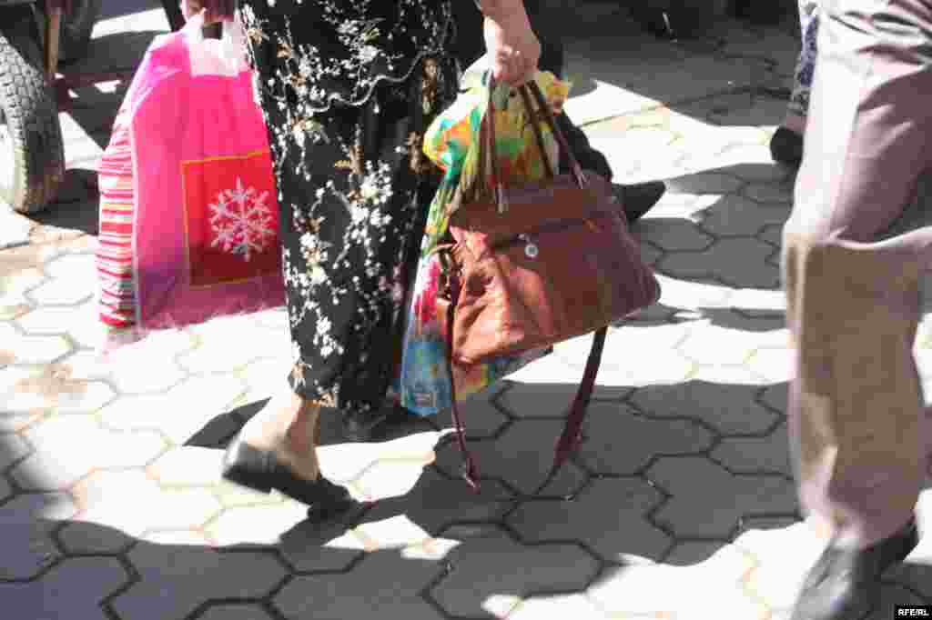 Дар орзуи арзонӣ #122