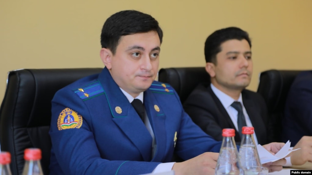 Баъди занозанӣ дар "Парламент", додситони Бӯстонро аз кор ронданд