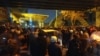 صحنه‌ای از اعتراض‌های روز شنبه، مقابل دانشگاه امیرکبیر تهران