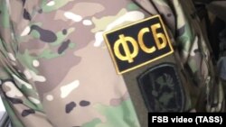 У ФСБ заявили, що Лятте затримали «під час отримання від російського громадянина матеріалів закритого характеру»