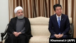 Japanese Prime Minister Shinzo Abe (right) and Iranian President Hassan Rohani in Tehran on June 13.