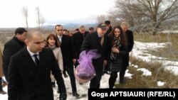 Грузияга келген АКШ сенаторлору Хурвалети жергесине барышты. 